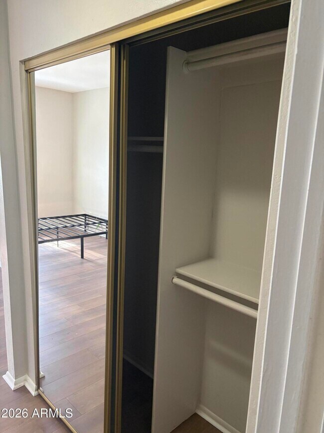 Building Photo - 930 N Mesa Dr