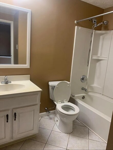 Building Photo - 8551 Castlemill Cir