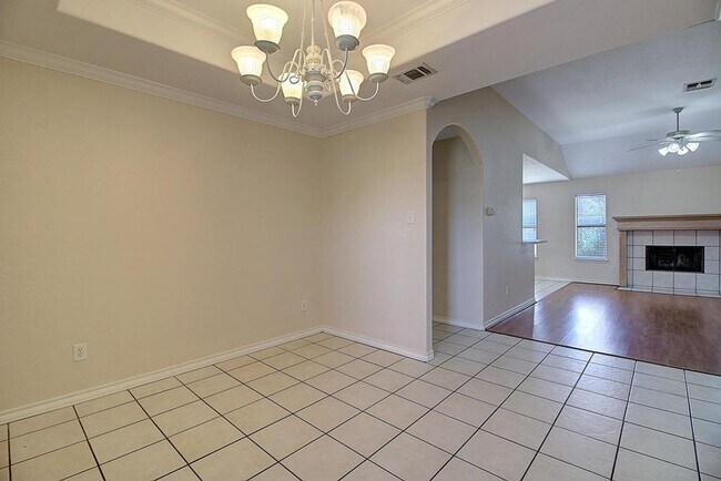 Building Photo - 3805 Julia Cir