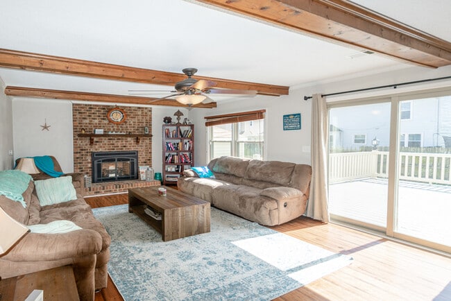 Building Photo - GORGEOUS 5 BEDROOM HOME LOCATED IN SALEM W...