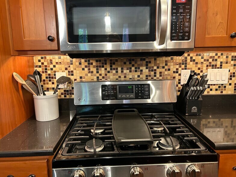 Building Photo - 22 E Market St