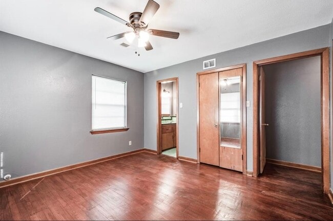 Building Photo - 1908 Peachwood Dr