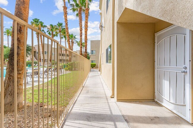 Building Photo - Spacious Ground-Level 2-Bedroom Condo Near...