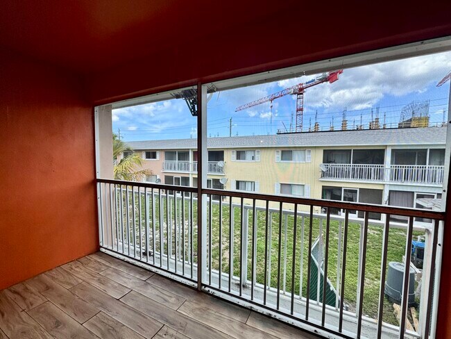 Building Photo - 1501 Crescent Cir