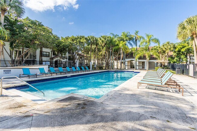 Building Photo - 650 S Park Rd