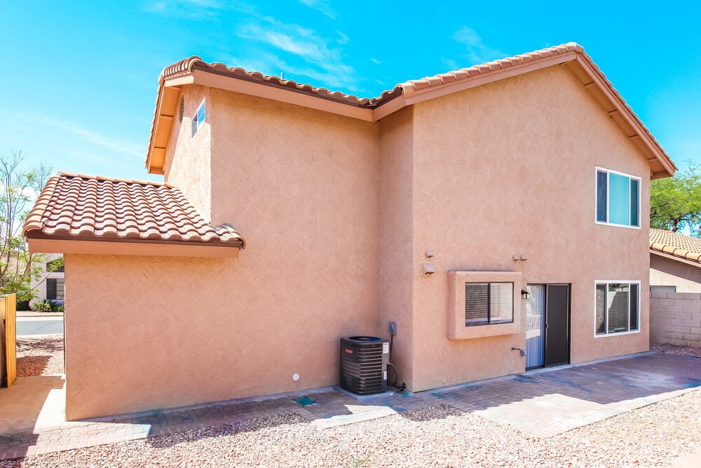 Building Photo - 4546 E Villa Theresa Dr