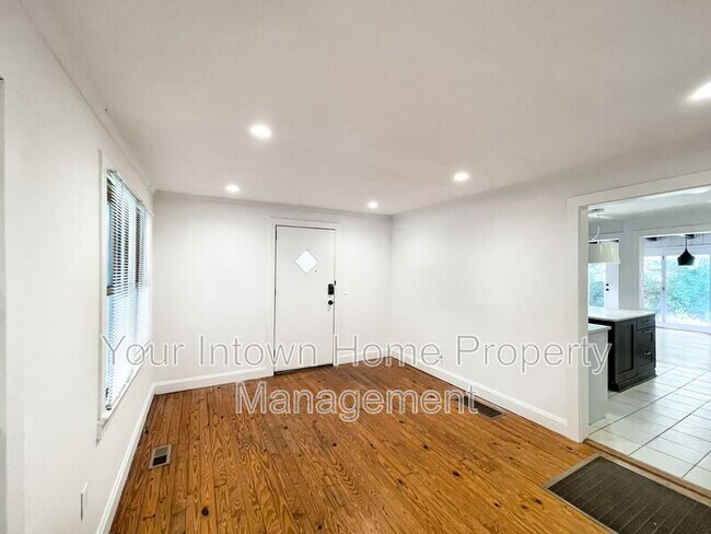 Building Photo - 1080 Benteen Ave SE
