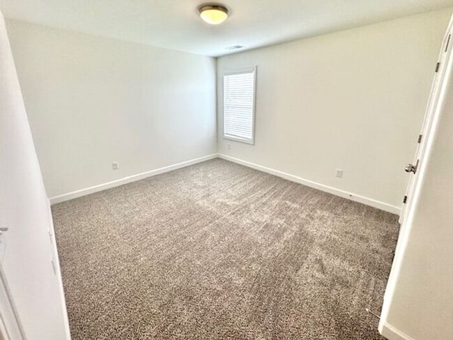 Building Photo - Move In Special! Now Leasing 4-BR/2.5 Bath Home with Office-Somerville.