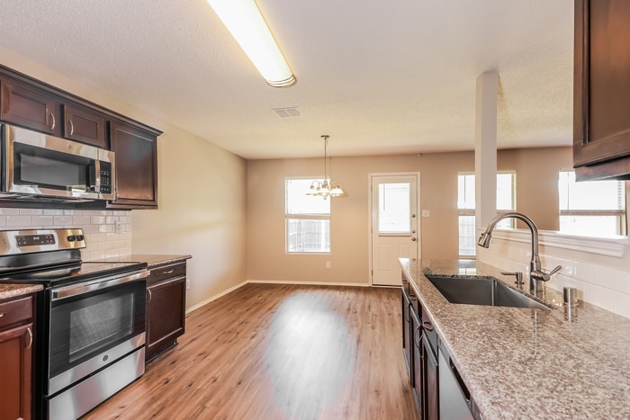 Building Photo - 1429 Hickory Creek Ln