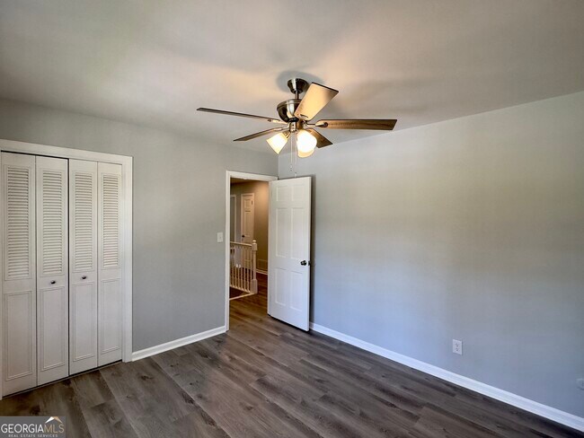 Building Photo - 6 Westlyn Dr