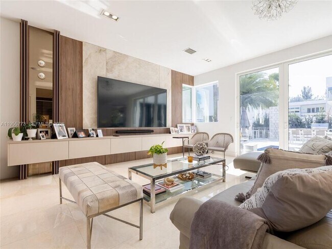 Building Photo - 7451 NW 103rd Ct