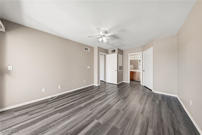 Building Photo - 4555 E Sahara Ave