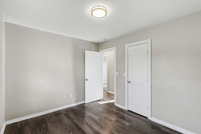 Building Photo - Charming 3 bedroom 1 bath in South Kansas City!!