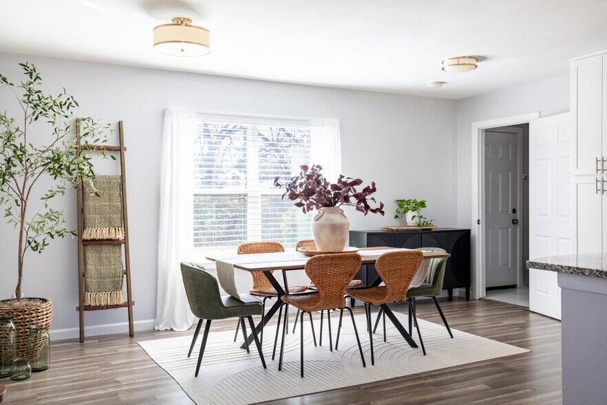 Dining Area - 510 W Oak St