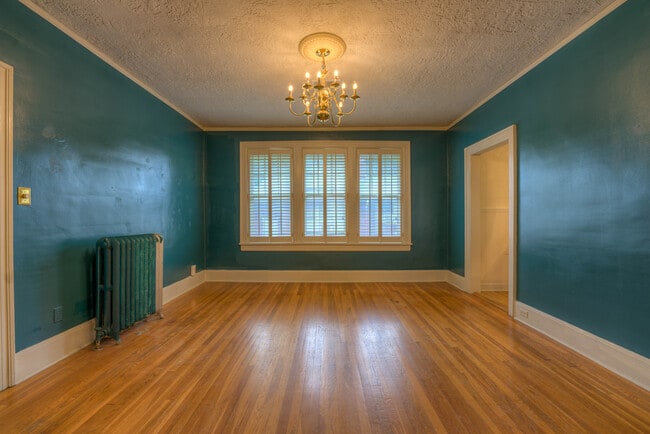 Building Photo - 296 N. Willett