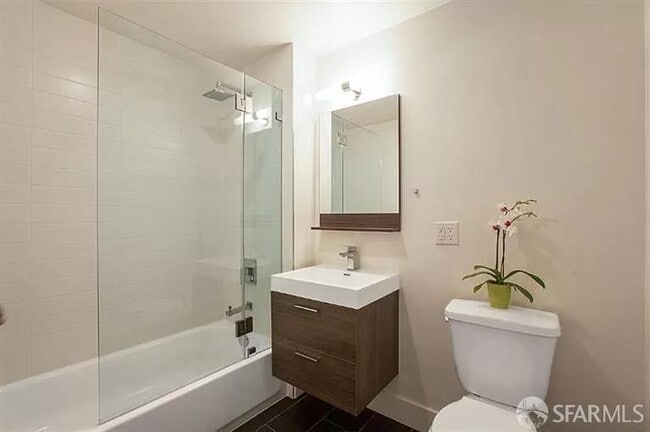 Building Photo - 1080 Sutter St