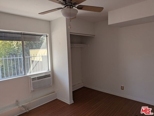 Building Photo - 1323 N Olive Dr