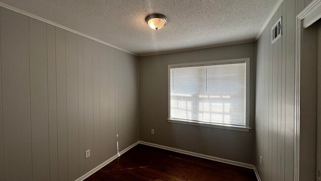 Building Photo - 2547 Courtney Dr