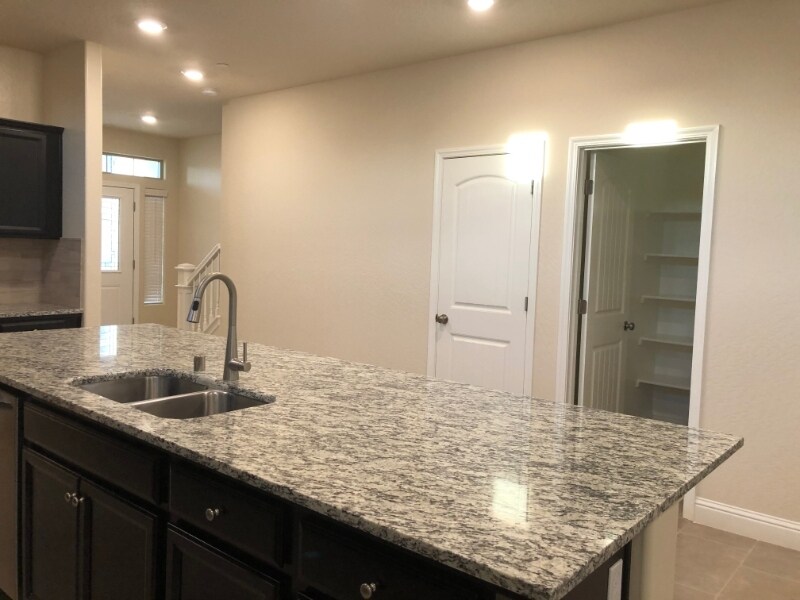 Building Photo - 2047 W Sunnyview Ave