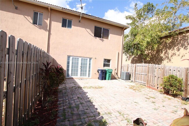 Building Photo - 14758 SW 9th Ln