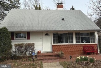 Building Photo - 400 Dean Dr