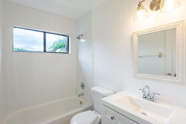 Building Photo - 4135 Palm Bay Cir
