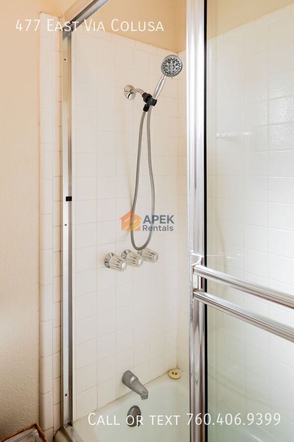 Building Photo - 477 E Vía Colusa