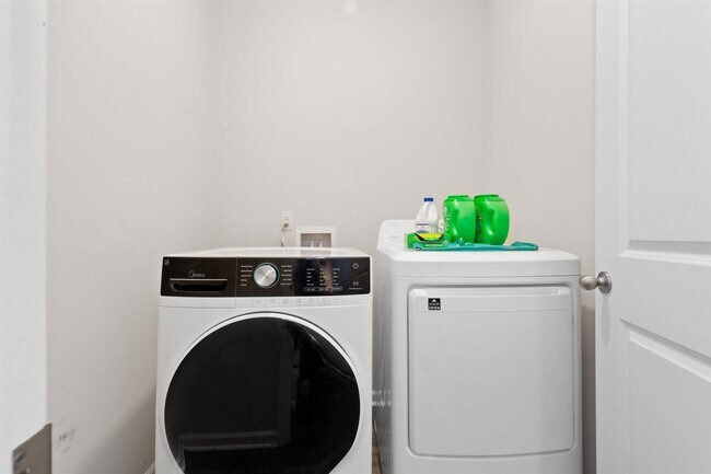 Building Photo - 428 Bearskin Ct