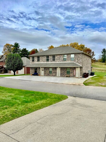 Front Exterior - 208 Fairway Ln