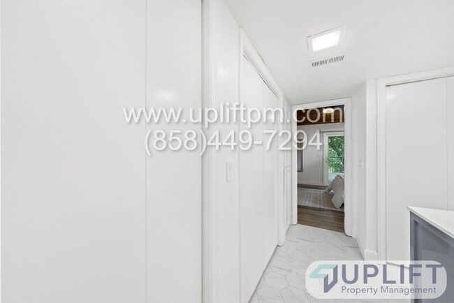 Building Photo - Country Estates - 4 bedroom 3 bathroom ove...