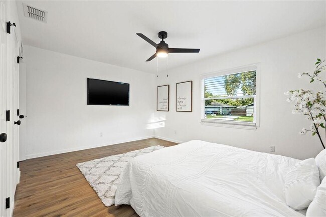 Building Photo - 508 Brooker Rd