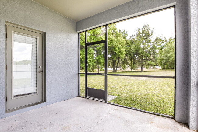 Building Photo - 5755 Coquyt Dr