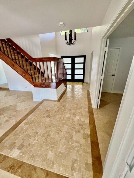 Building Photo - 6083 Vista Linda Ln