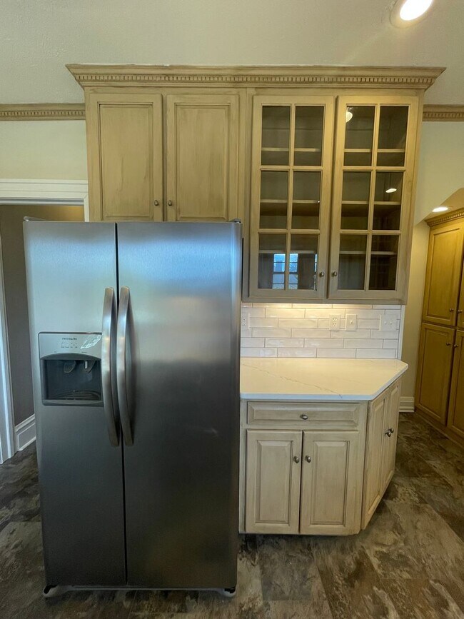 Building Photo - Updated 3/2 House in Old East Rome $1,895