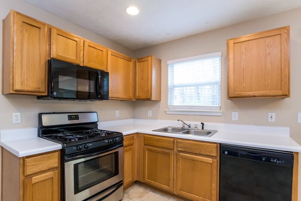 Building Photo - 400 Crested View Dr