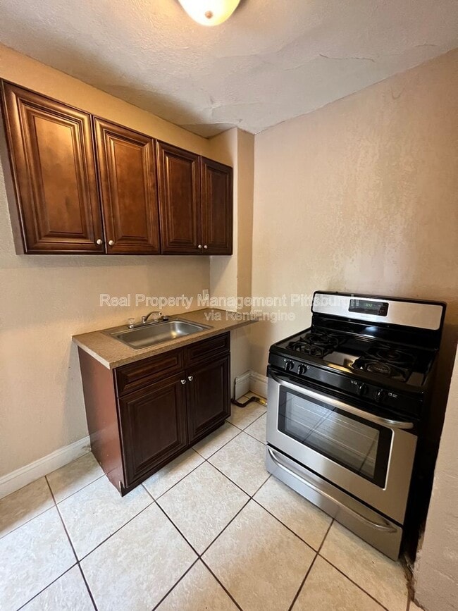 Building Photo - 218 Kearsarge St