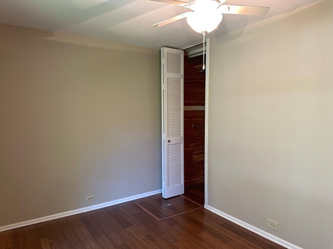 Building Photo - 856 Brickley Dr