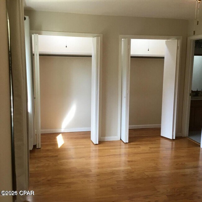 Building Photo - 1025 W 19th St