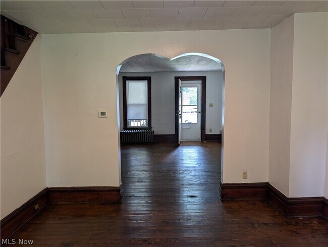 Building Photo - 339 Harris St