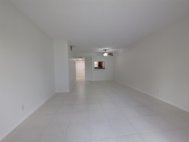 Building Photo - 21915 Lake Forest Cir