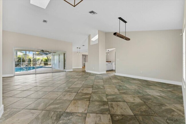 Building Photo - 1021 Corallita Ct