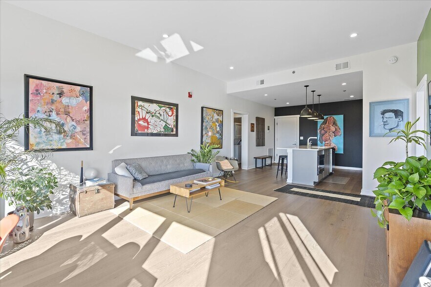 Building Photo - 411 Fairpoint St