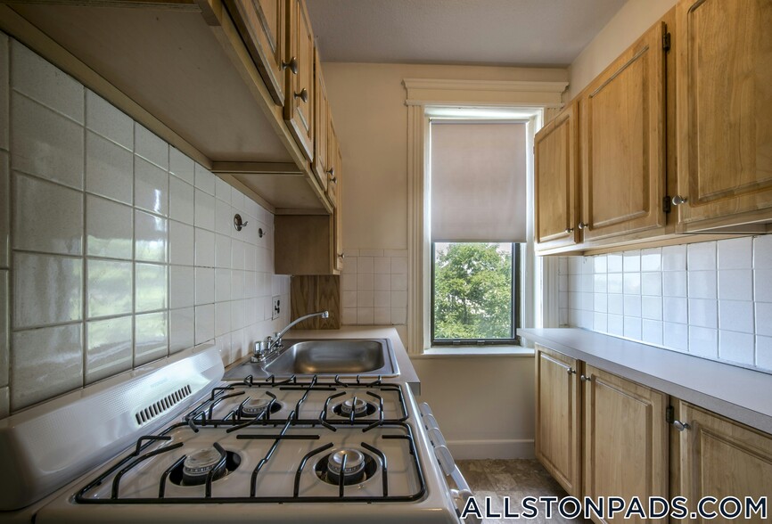 Primary Photo - 1152 Commonwealth Ave