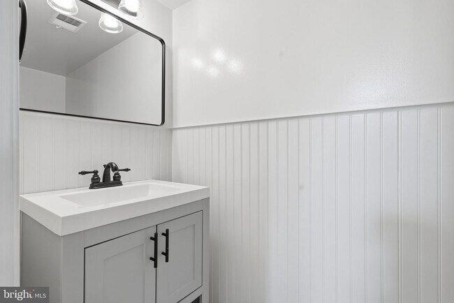 Building Photo - 7690 Green Garland Dr