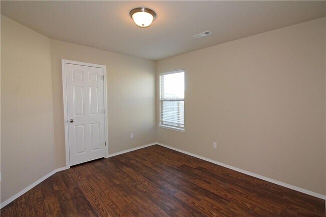 Building Photo - 601 Lasso Ln