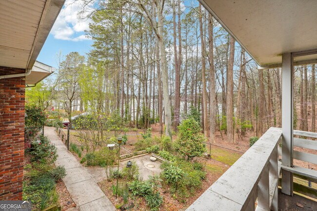 Building Photo - 5140 Lakewood Dr