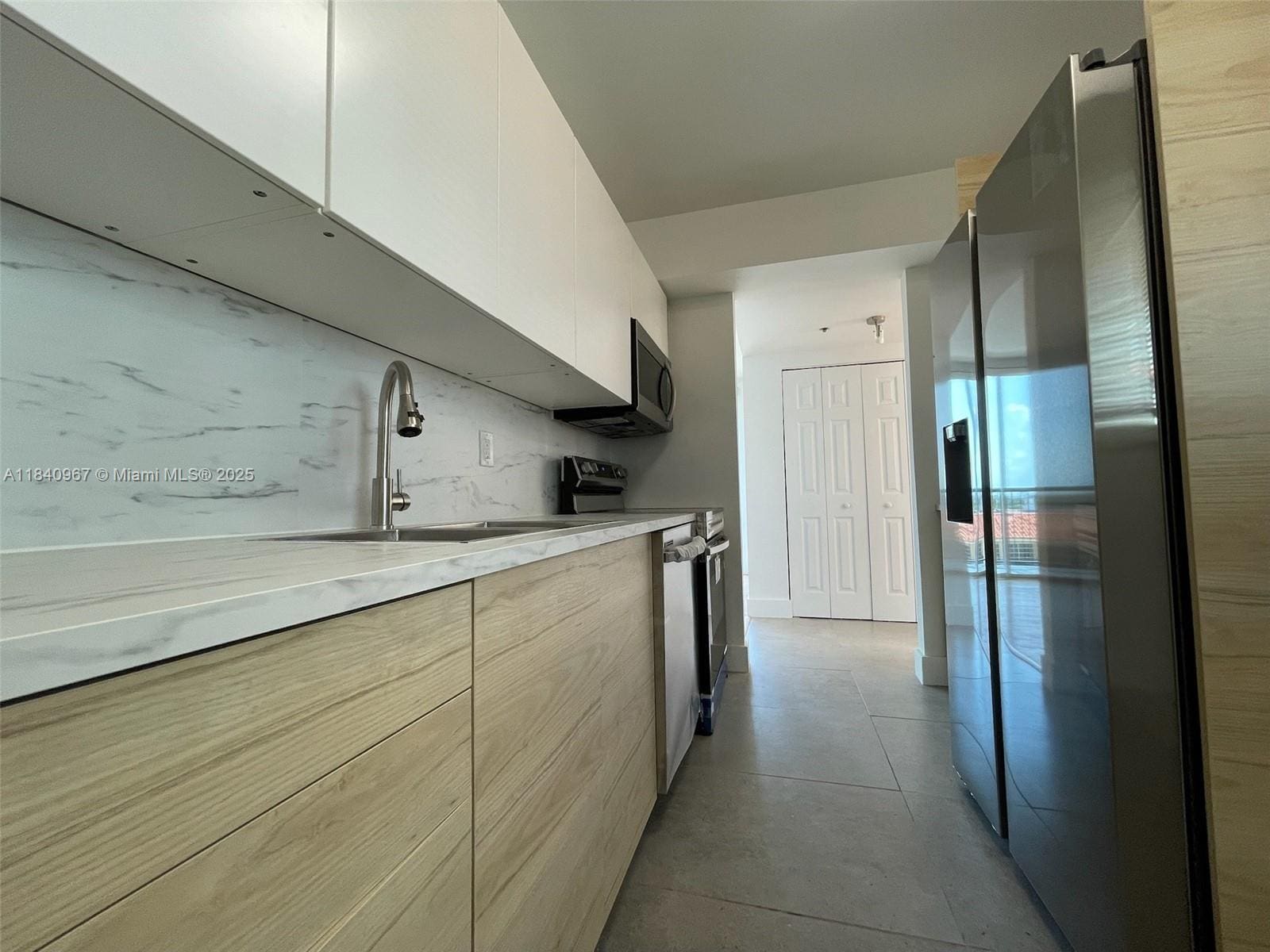 Building Photo - 8888 Collins Ave