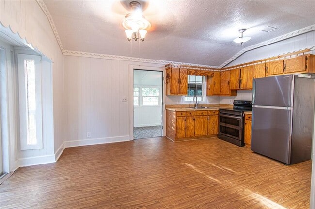 Building Photo - 250 Nottingham Wy