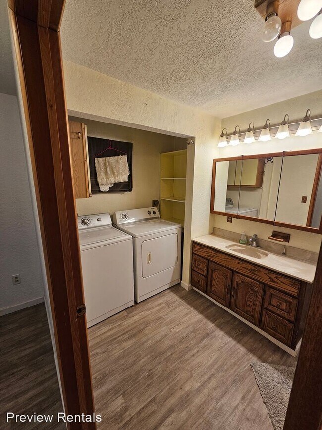 Building Photo - 3 br, 2 bath House - 8971 West Pressentine...