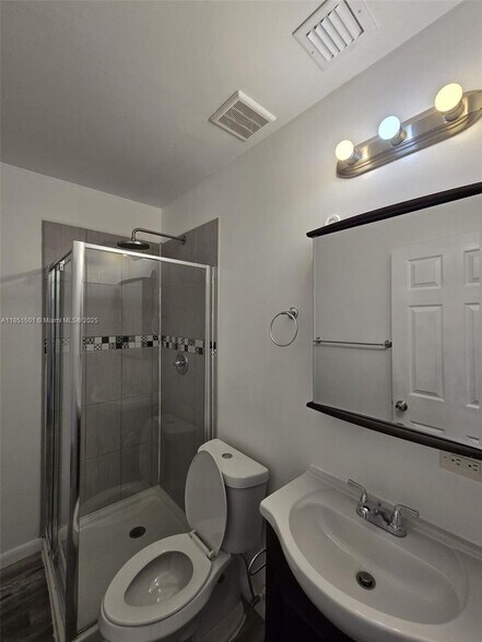 Building Photo - 330 SW 13th St